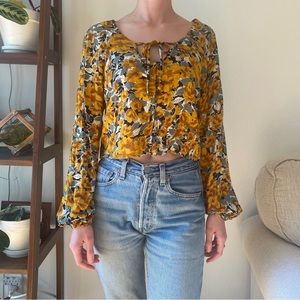 WILD FABLE womens cropped long sleeve magnolia and poppy shirt